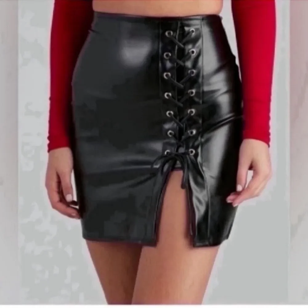 Chic Lace-Up Faux Leather Skirt Size Small